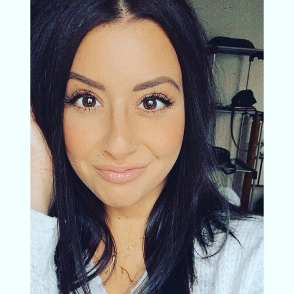 Meet your Posher! 💕 - Picture 1 of 1